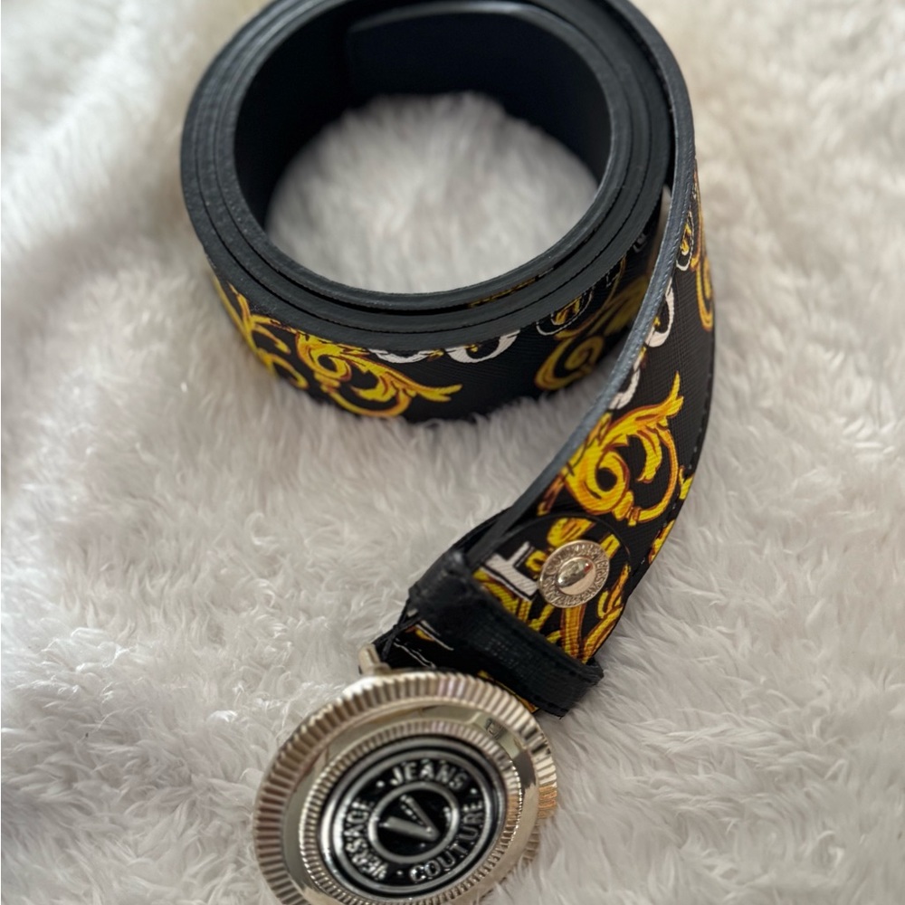 Versace Jeans Couture Belt Size Med. Like new never use